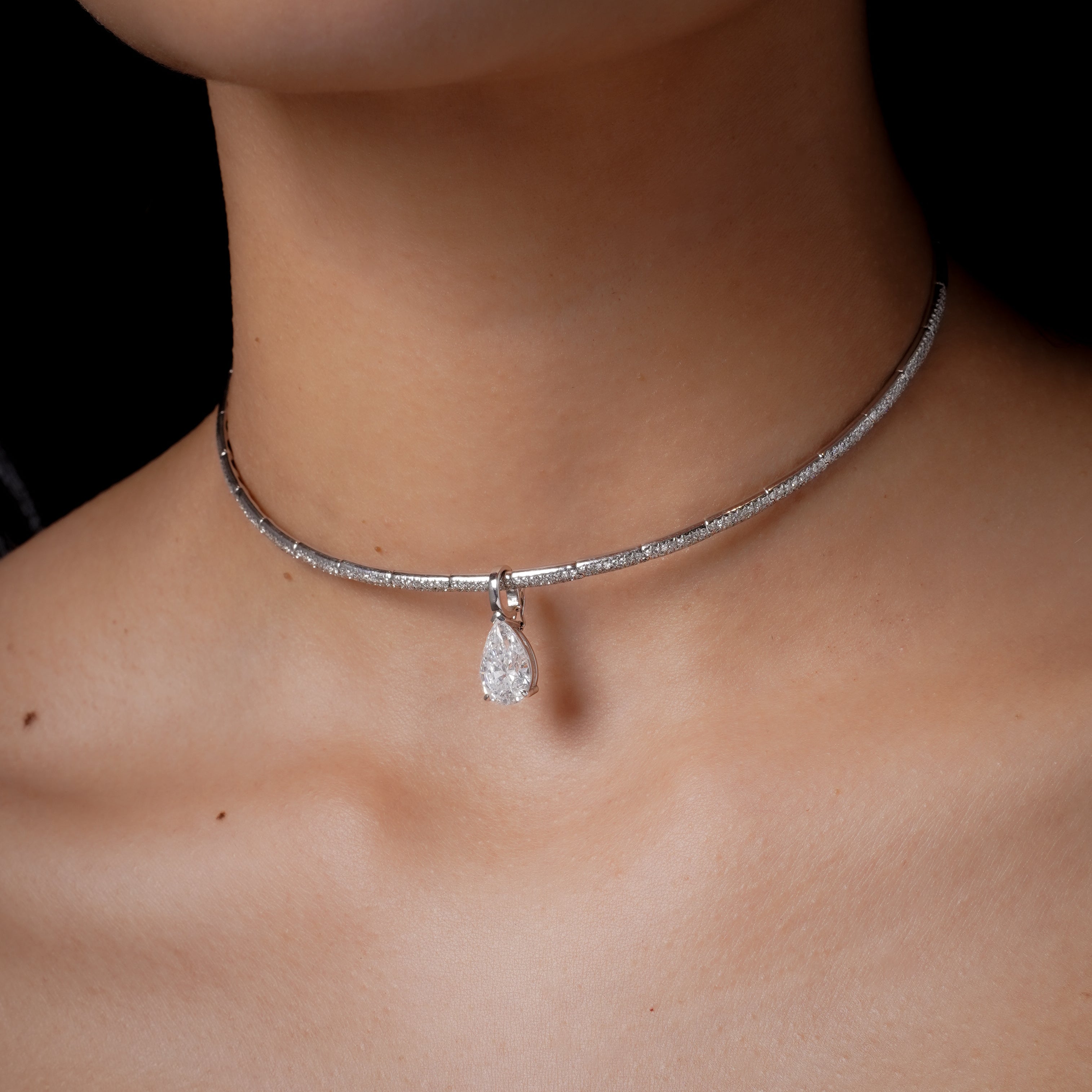 DIAMOND PEAR DROP COLLAR