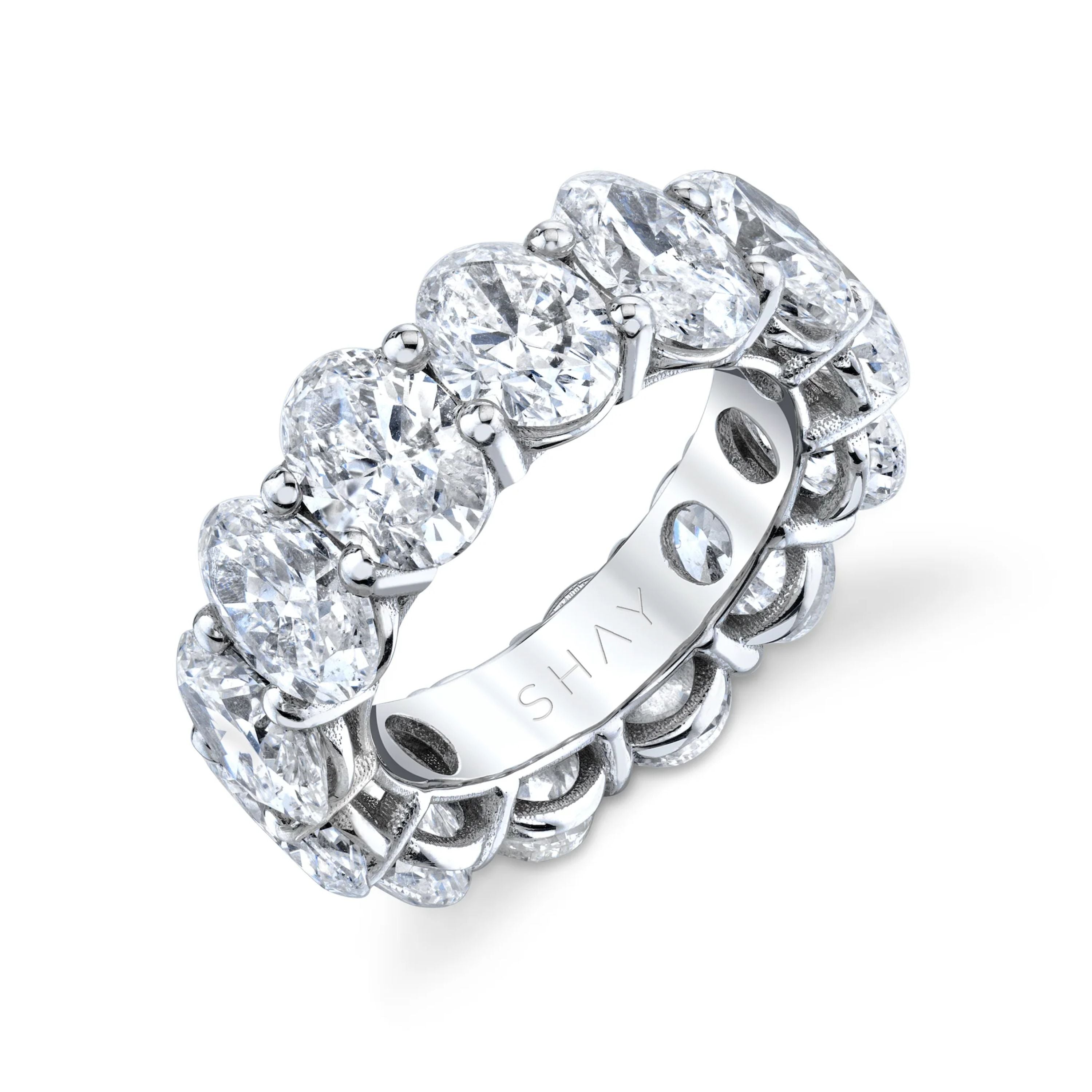 SHAY Grand Diamond Oval Eternity Band, 13.03ct, 18k gold, detail view