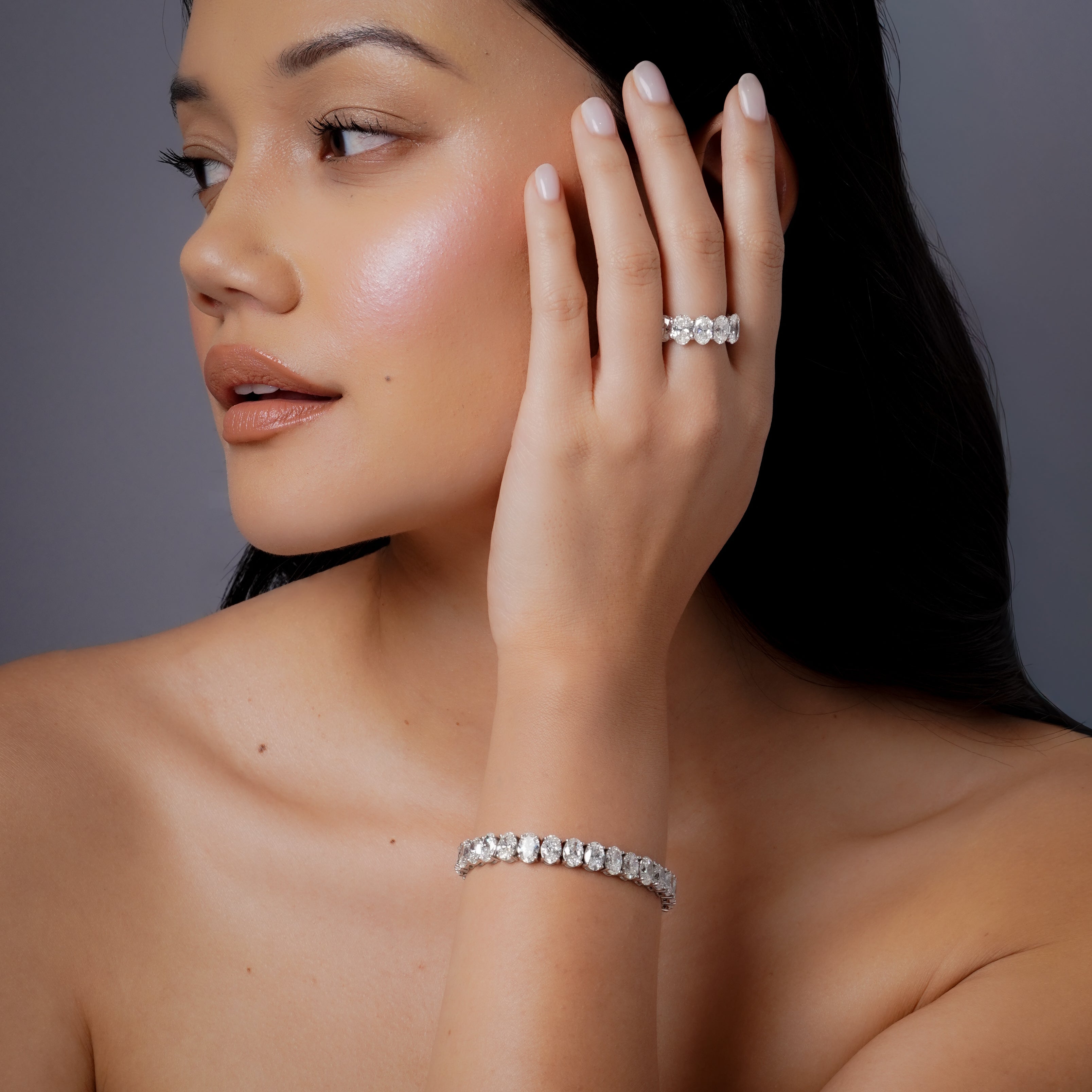 GRAND DIAMOND OVAL ETERNITY BAND