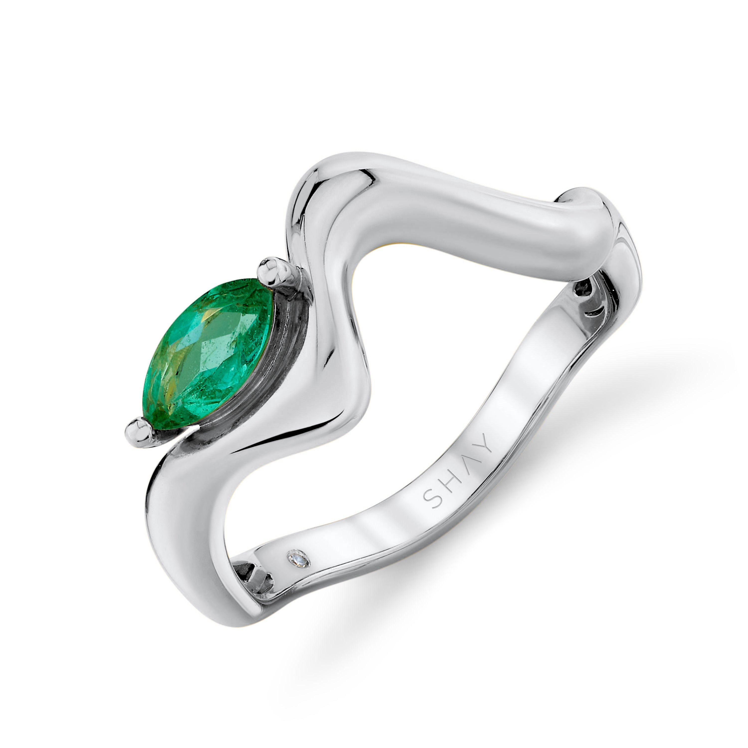 EMERALD MARQUISE WAVE RING