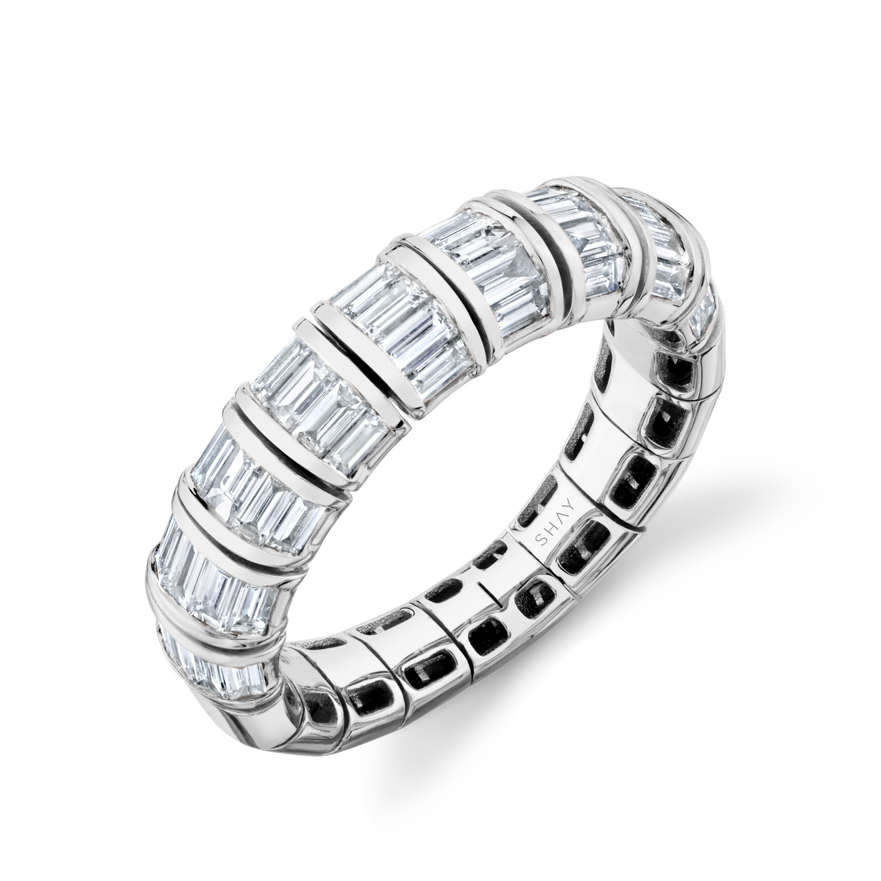 SHAY Diamond Baguette Ring Petite, 1.5ct, 18k gold, detail view