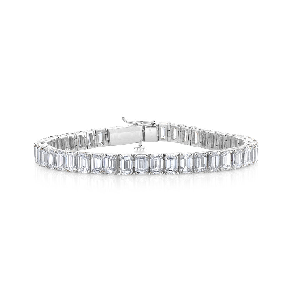 SHAY Diamond Eternity Tennis Bracelet, 28ct, 18k gold, detail view