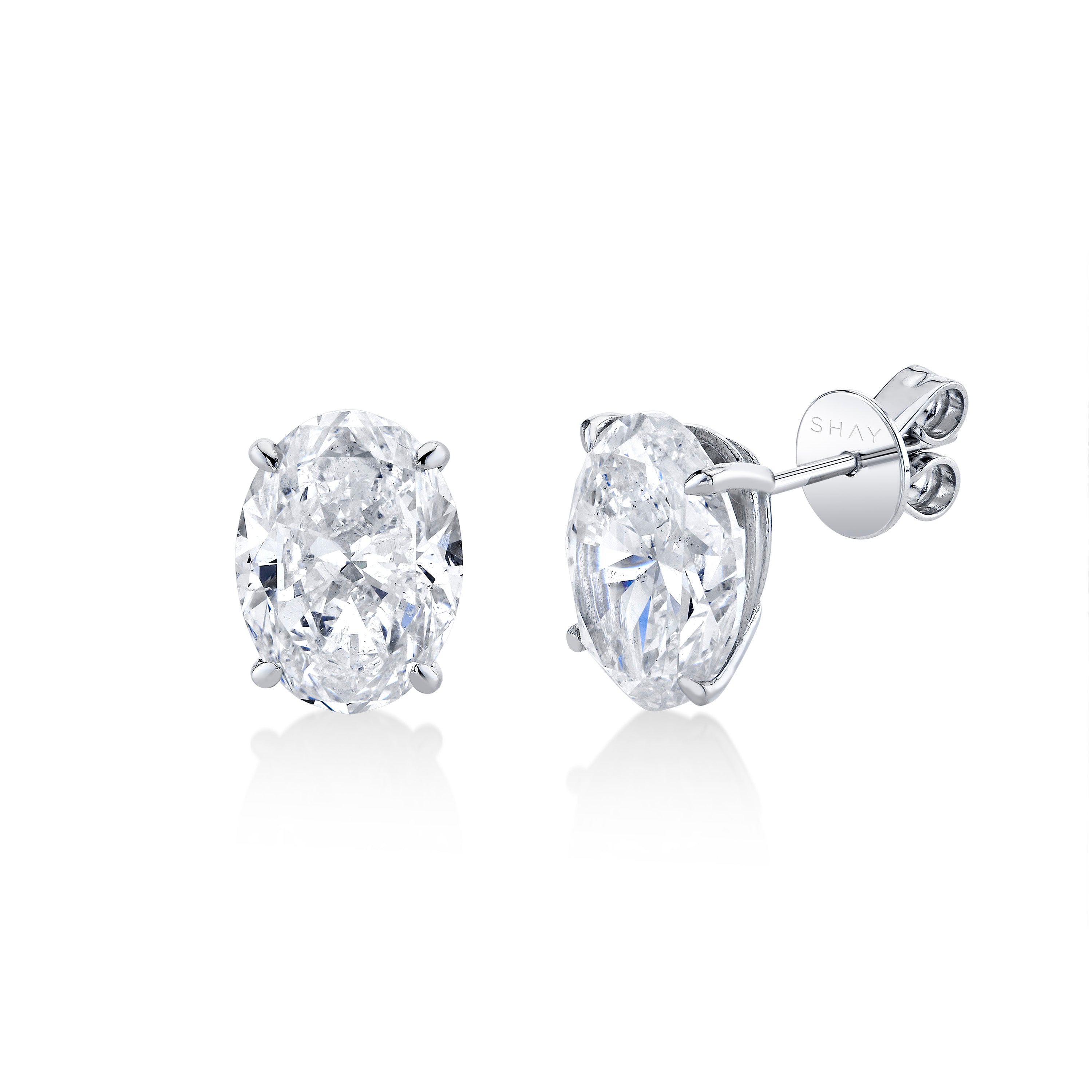 SHAY Grand Diamond Oval Studs, 6ct, 18k gold, detail view