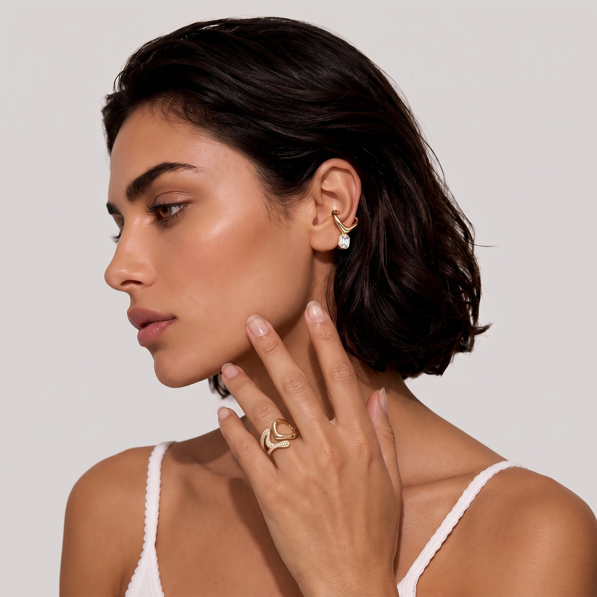 DIAMOND BEZEL ZAR EAR CUFF