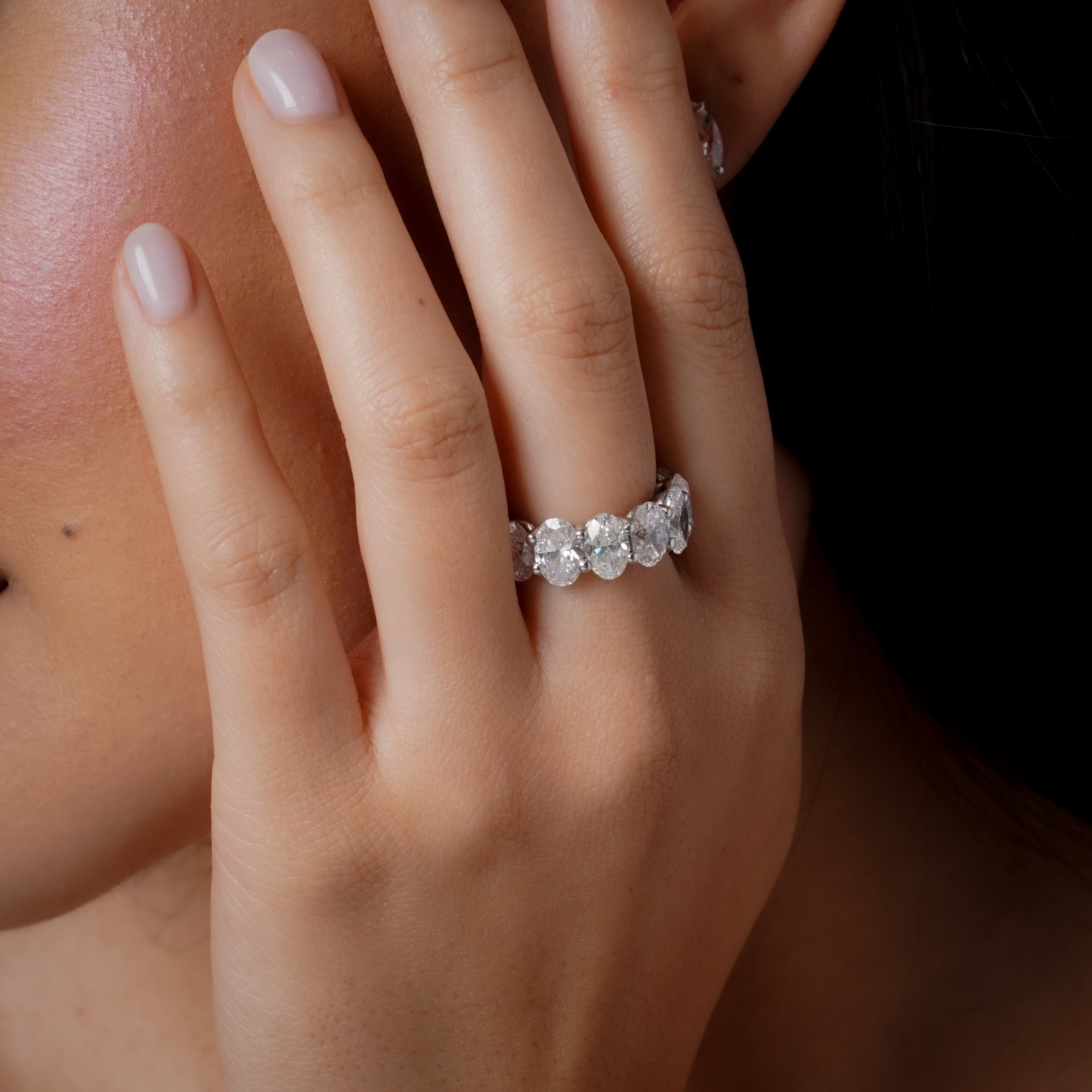 GRAND DIAMOND OVAL ETERNITY BAND