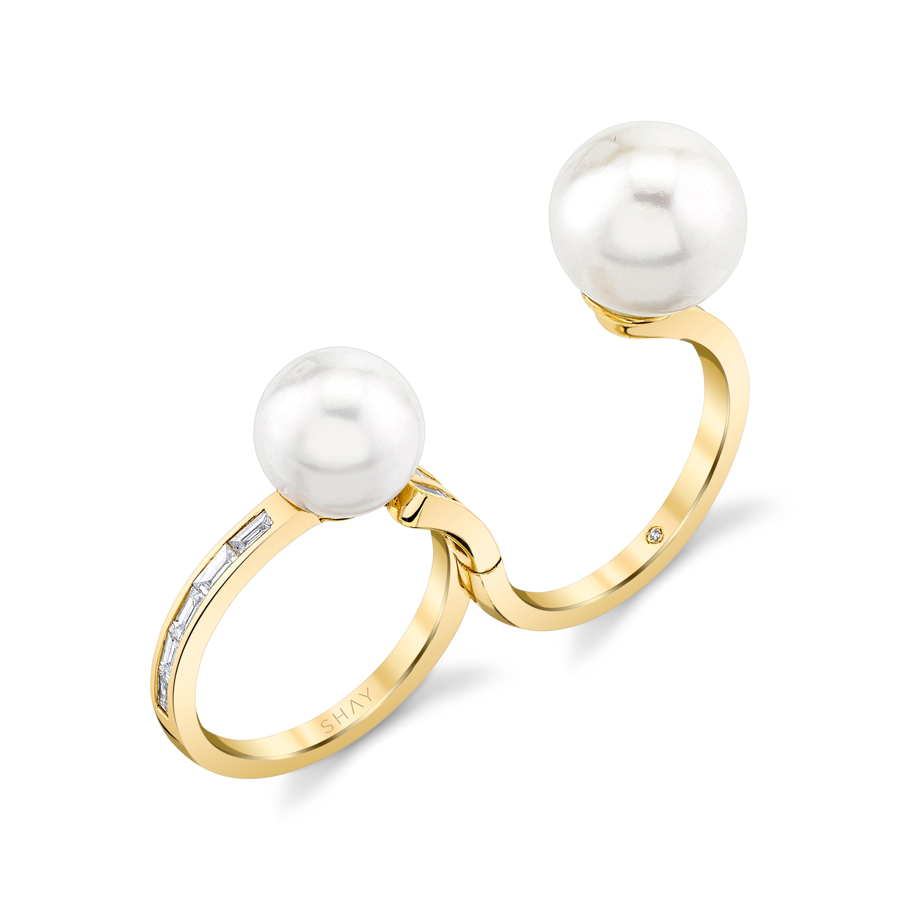 SHAY Ready to Ship Pearl & Diamond 2 in 1 Ring, 18k gold, detail view