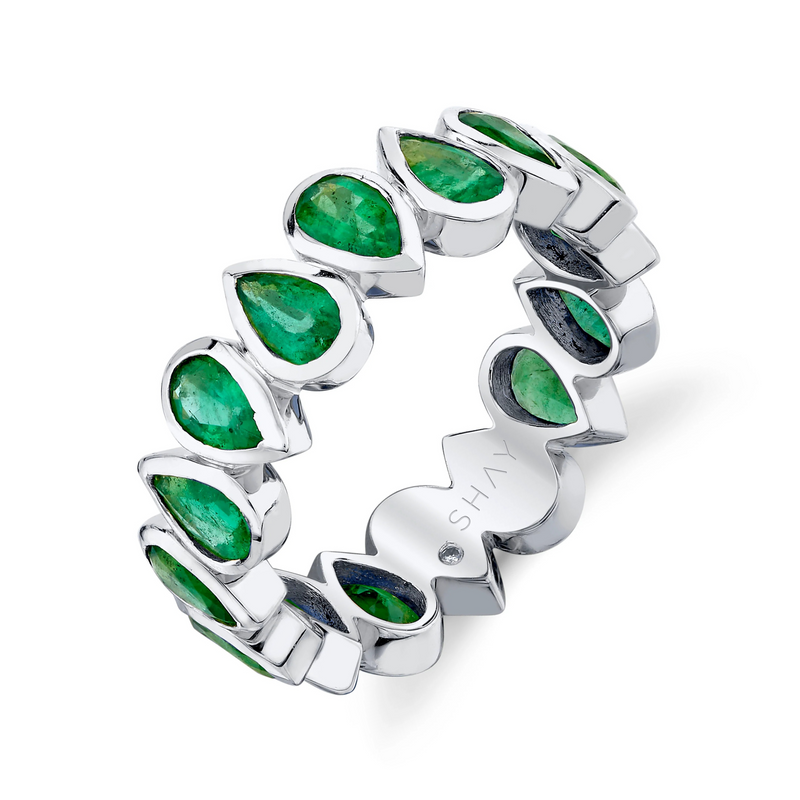EMERALD PEAR BEZEL BAND