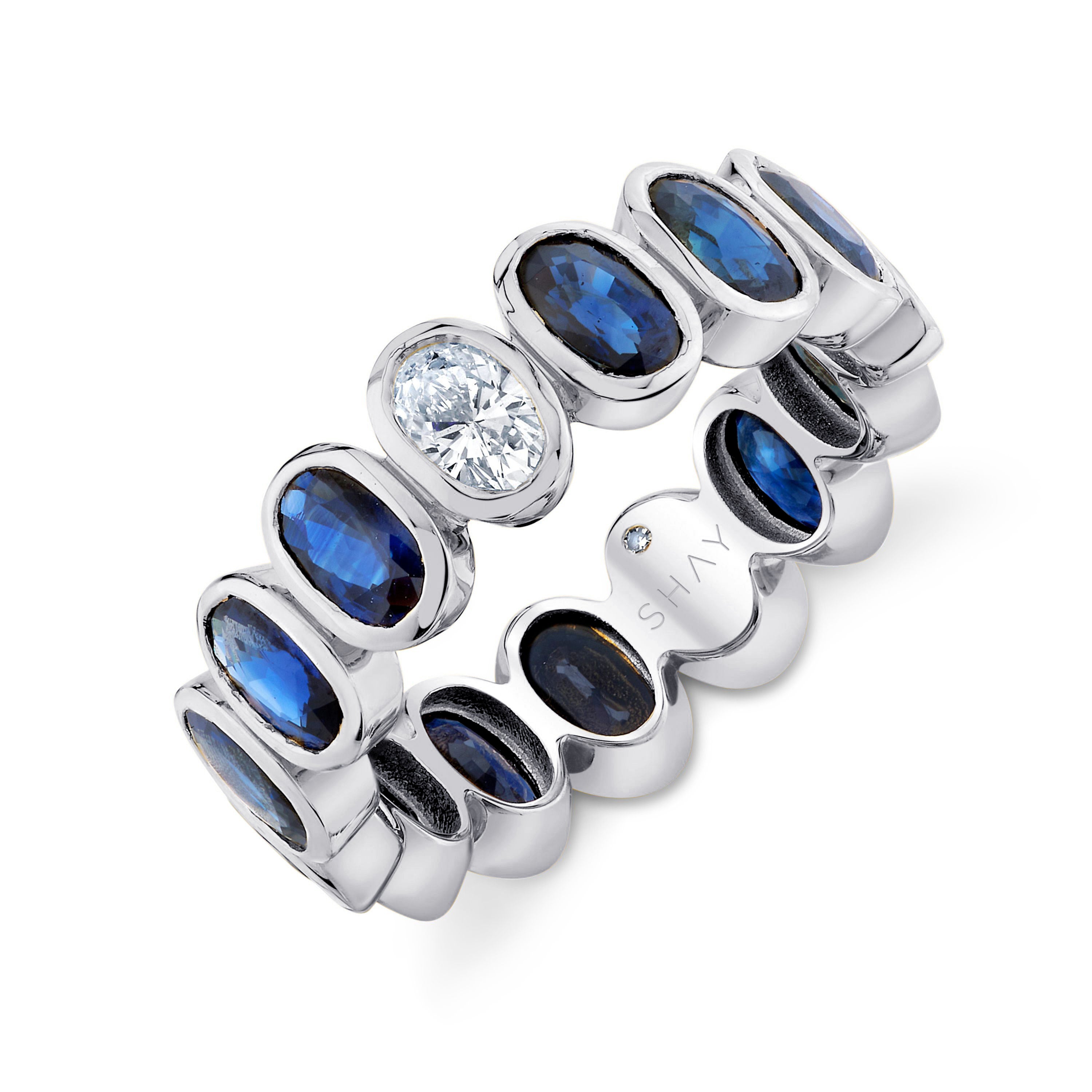 BLUE SAPPHIRE & DIAMOND OVAL BEZEL BAND