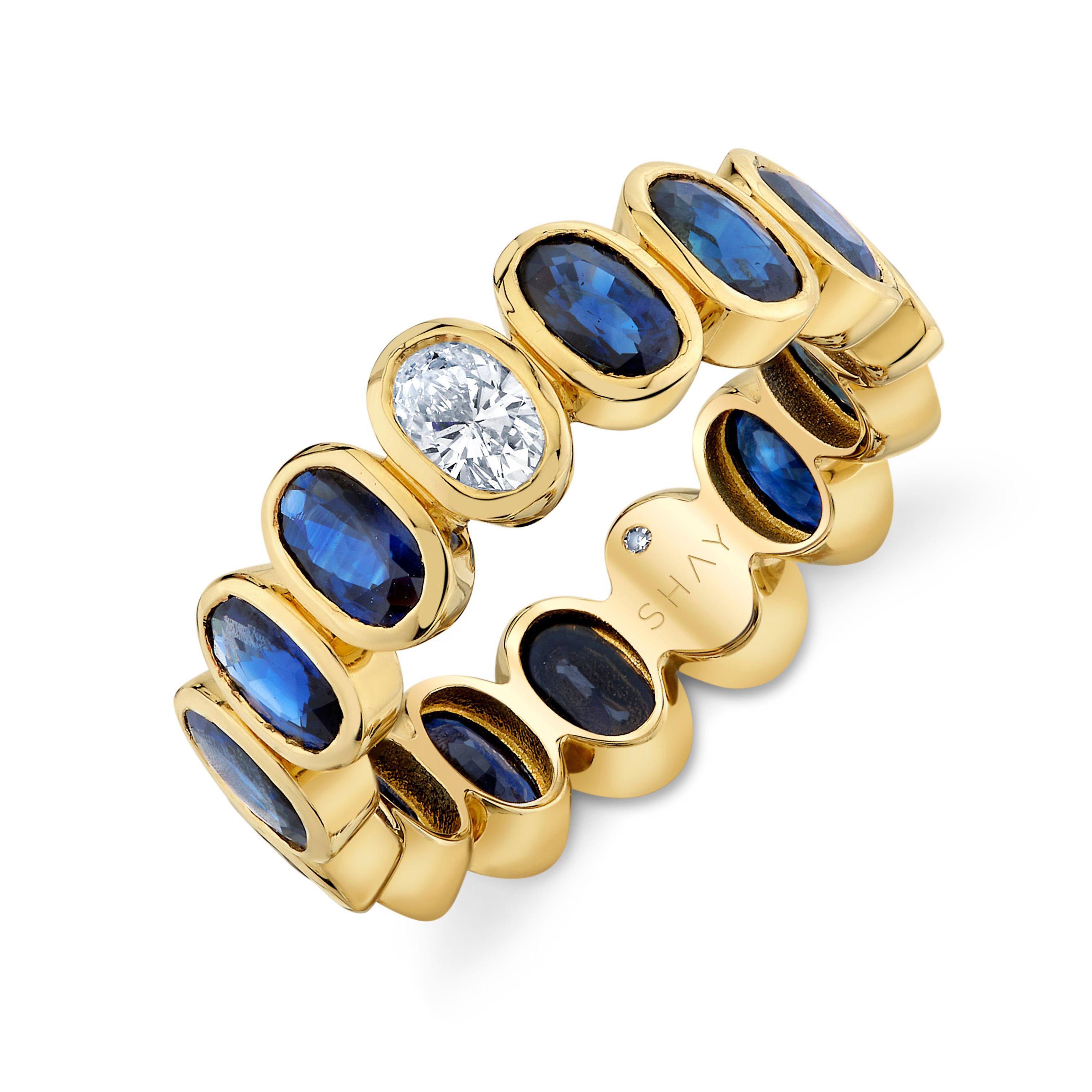 BLUE SAPPHIRE & DIAMOND OVAL BEZEL BAND
