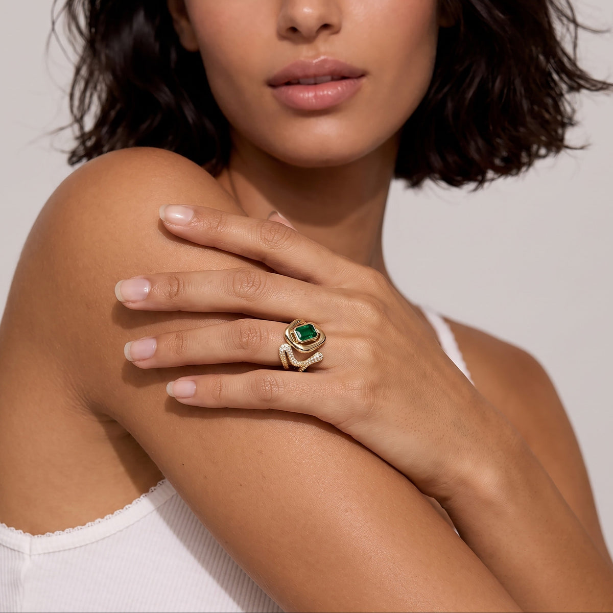EMERALD BEZEL ZAR RING