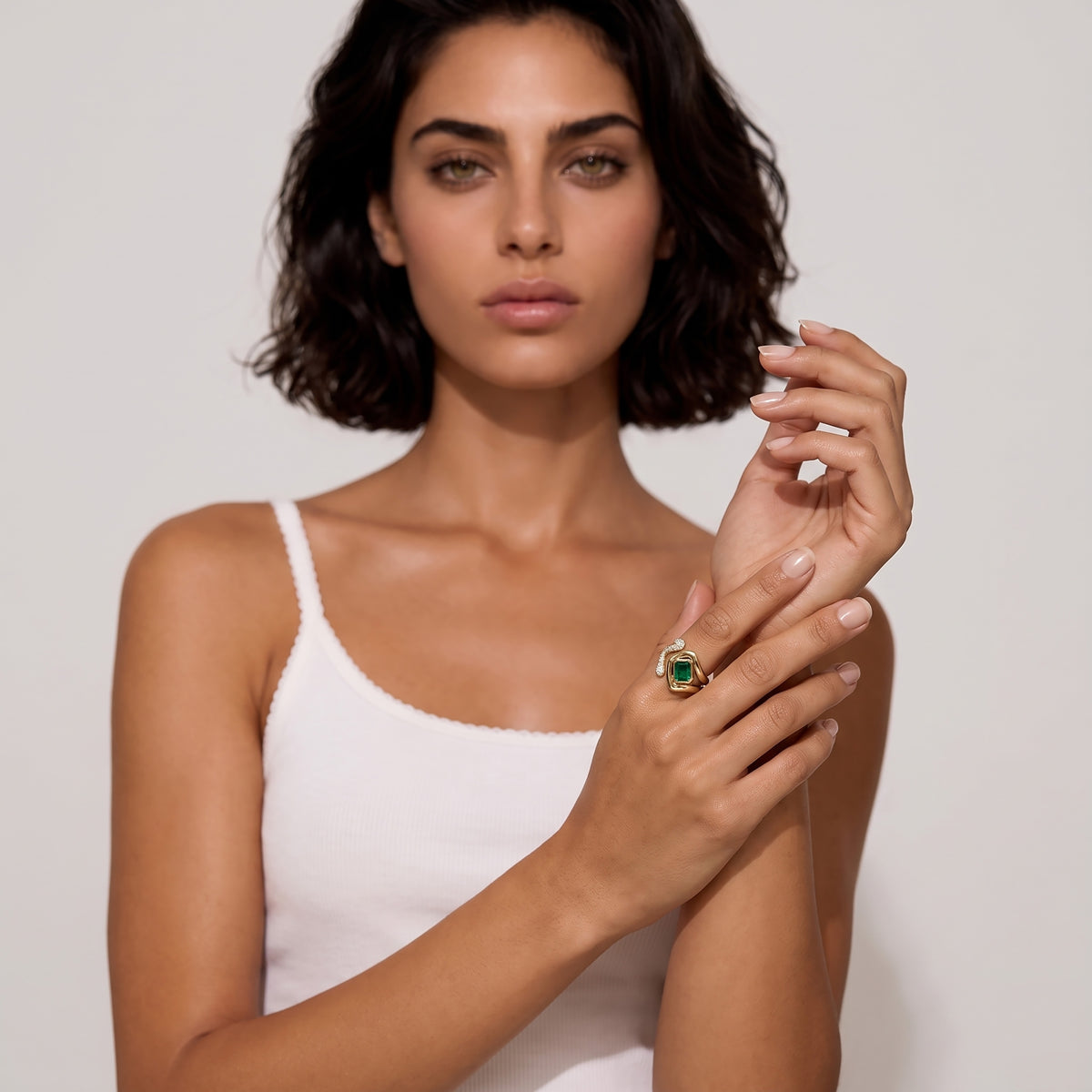 EMERALD BEZEL ZAR RING