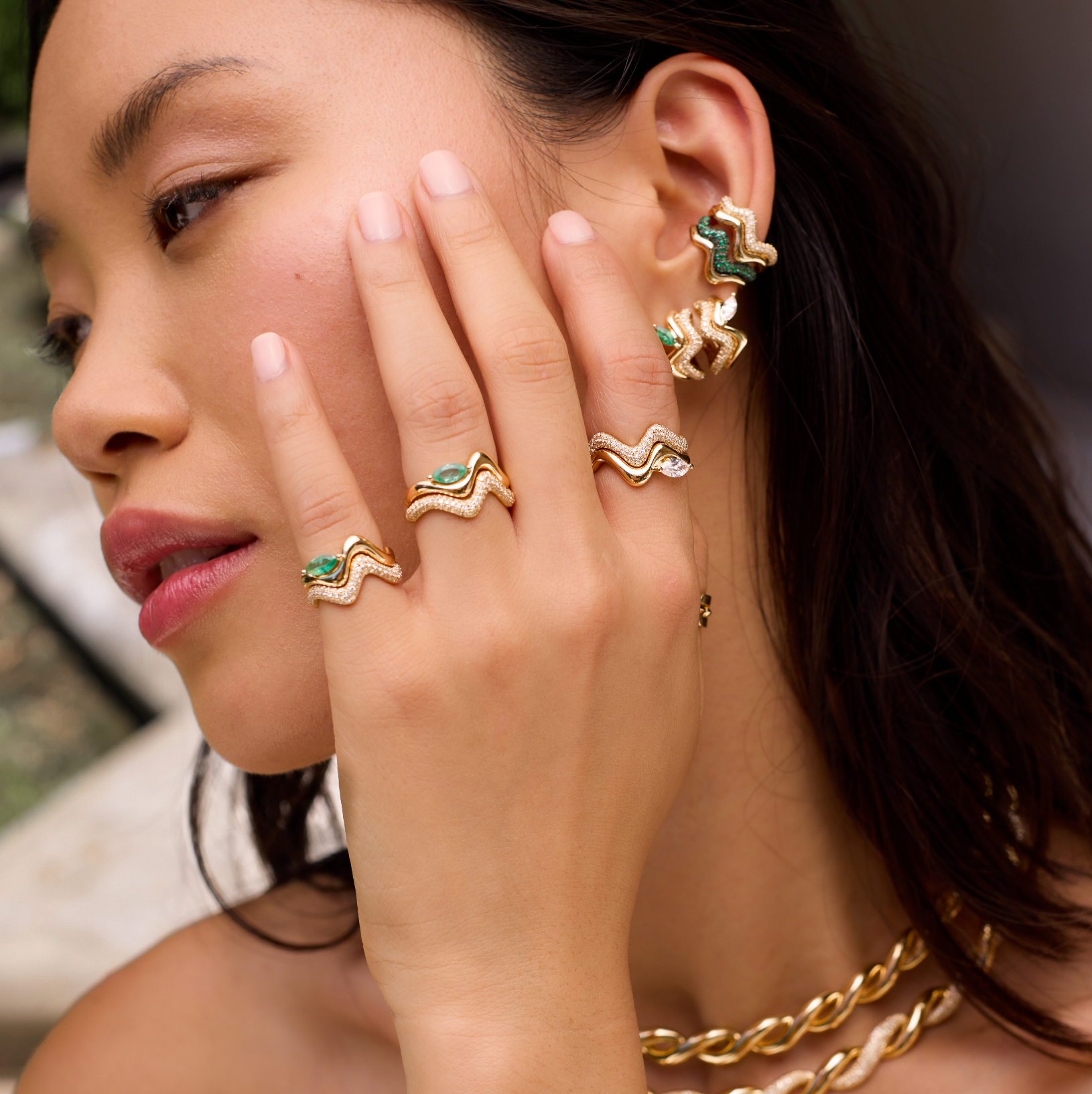 EMERALD MARQUISE WAVE RING