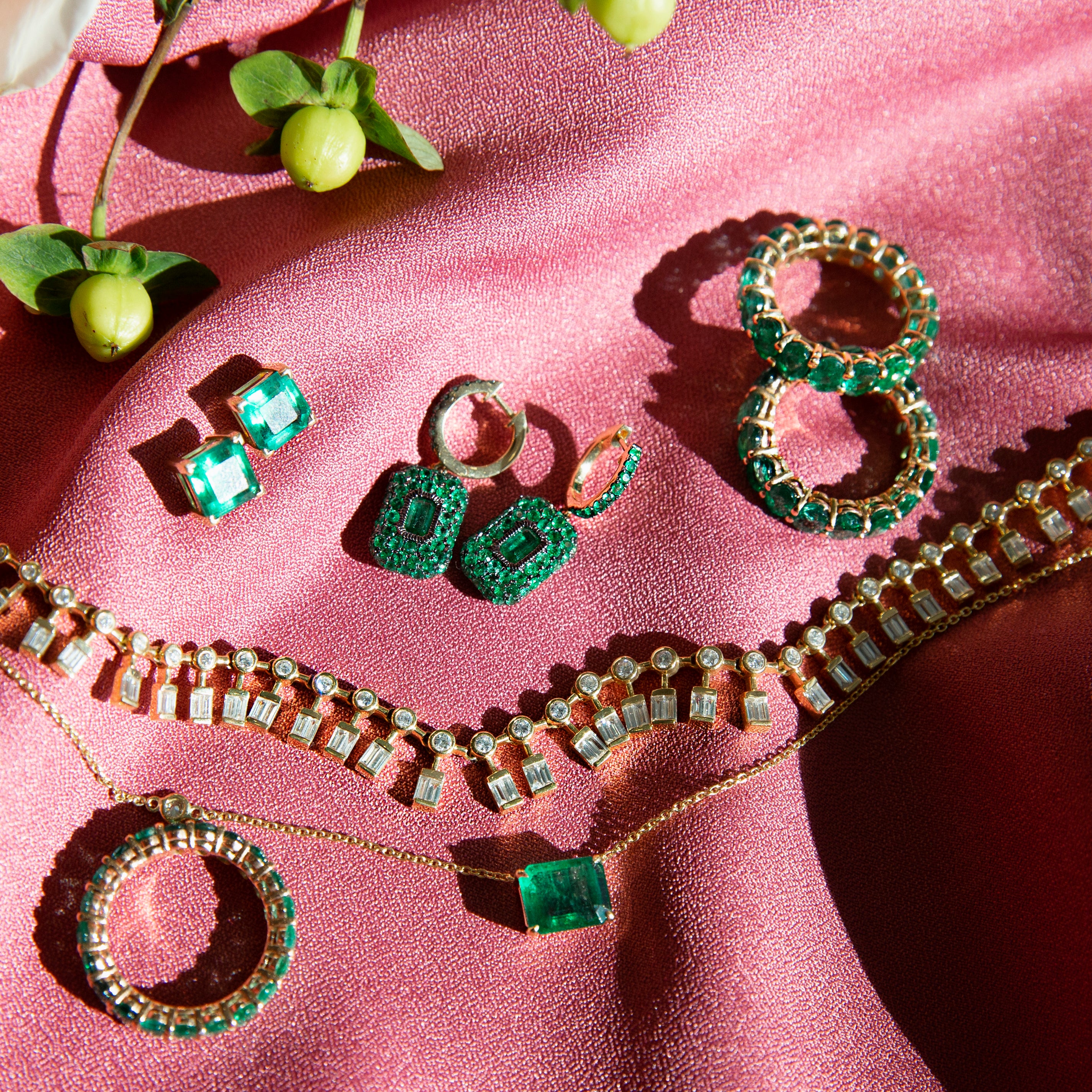 READY TO SHIP DOT-DASH EMERALD & DIAMOND CHOKER
