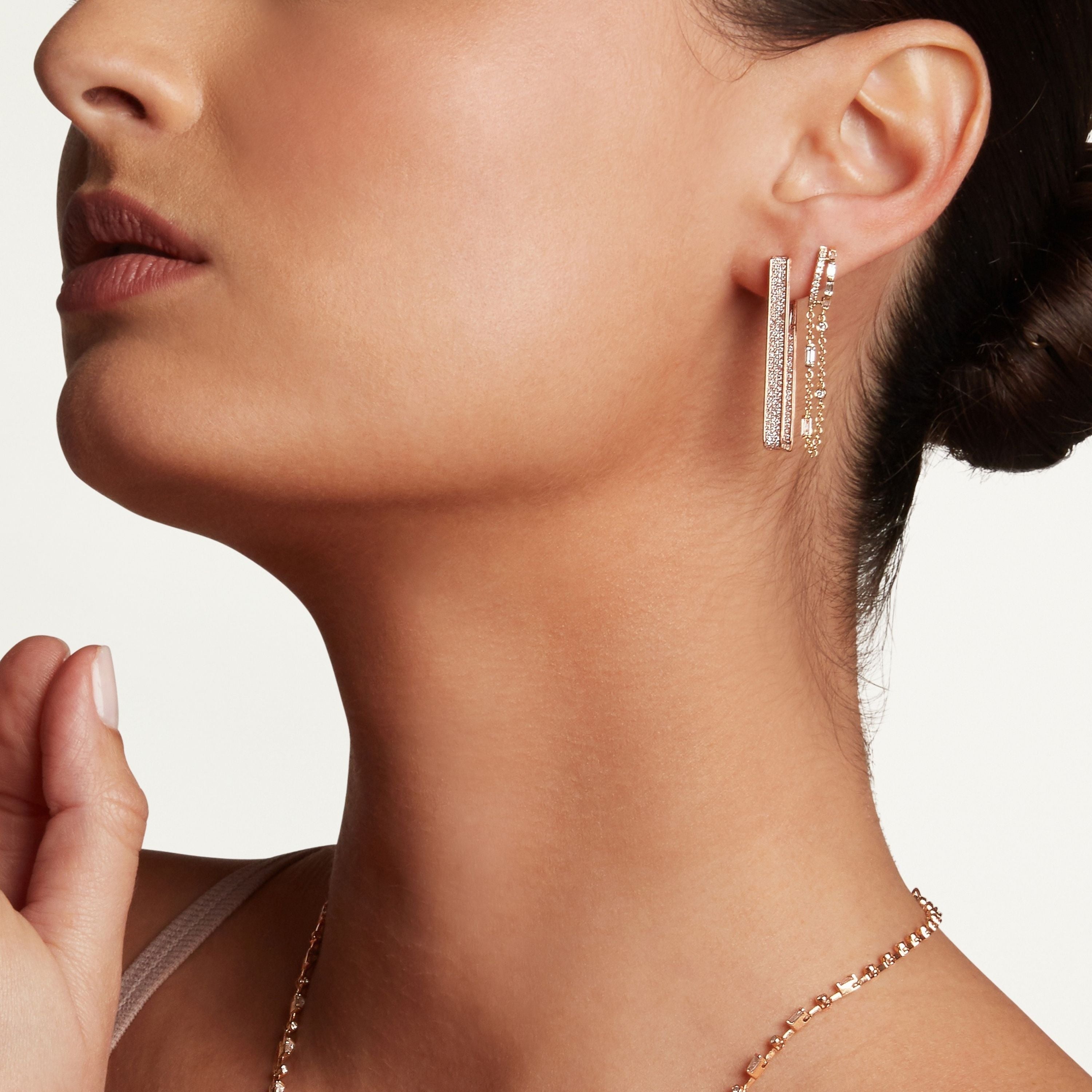 SINGLE DIAMOND DOUBLE FRINGE HUGGIE
