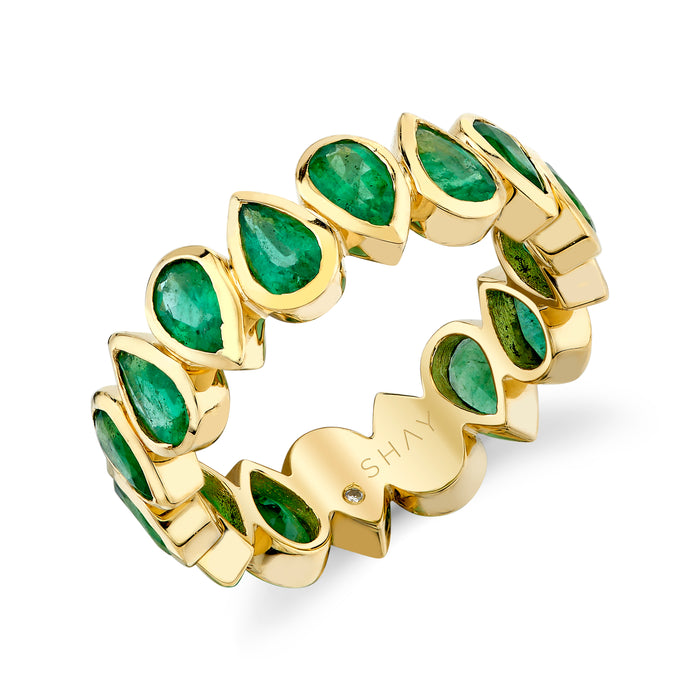EMERALD PEAR BEZEL ETERNITY BAND